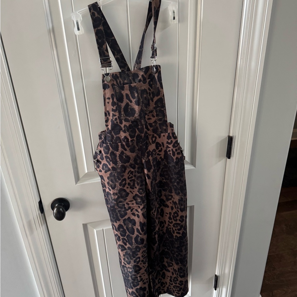 SHEIN Brown and Black Leopard Print Kids One-Piece Overalls